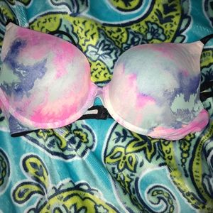 VS Pink T-Shirt bra